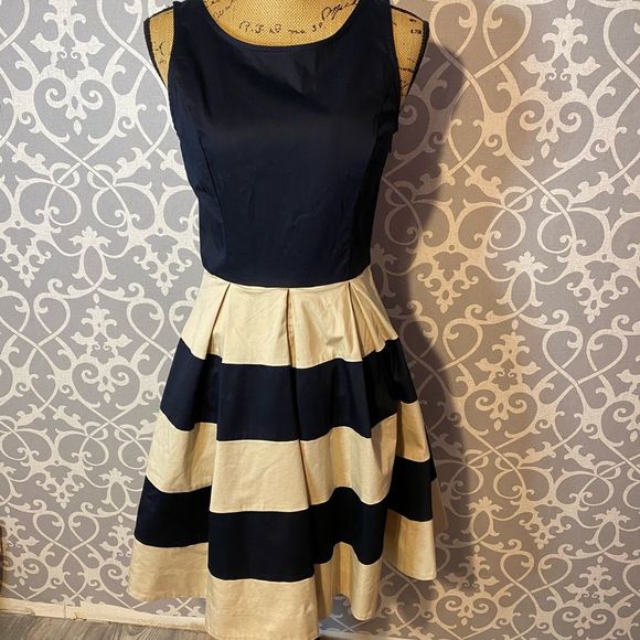 Banana Republic Dresses & Skirts - Banana republic stripe fit and flare dress